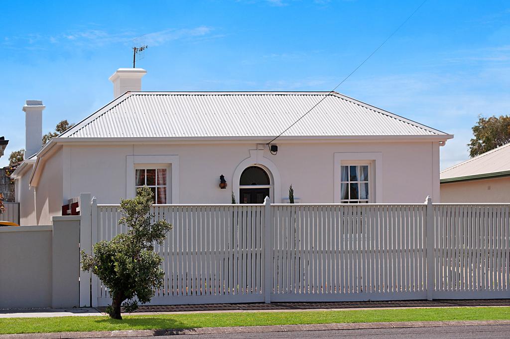 Warrnambool VIC Stayed