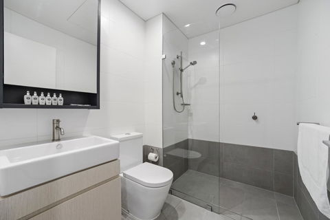 HomeHotel Walking Distance To Train And Westfield. - Stays Accommodation 3