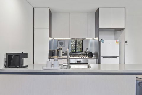 HomeHotel Walking Distance To Train And Westfield. - Stays Accommodation 1