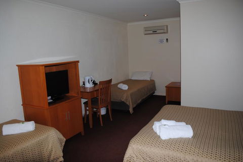 Horse & Jockey Hotel Motel - Stayed 2