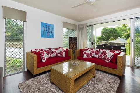 Island Villas & Apartments - Stays Accommodation 2