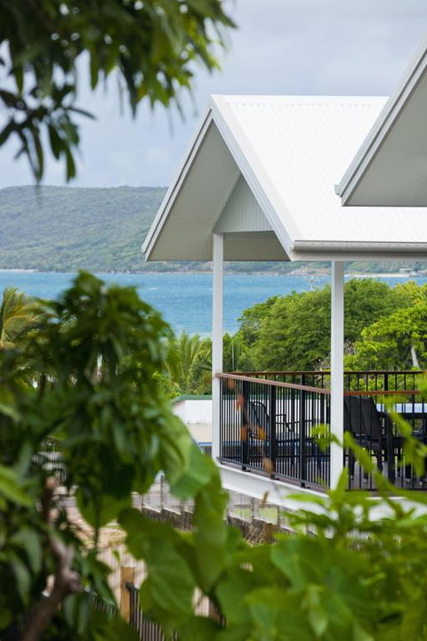 Island Villas & Apartments - Stays Accommodation 3