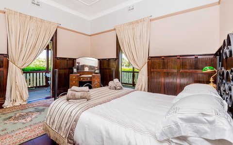 Ithaca - Stays Accommodation 3