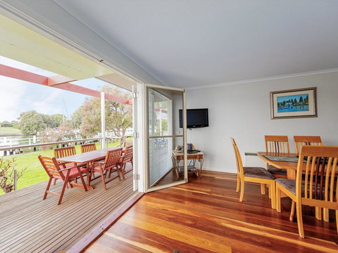 JOHANSSON'S PERCH No. 1 - Stayed 1