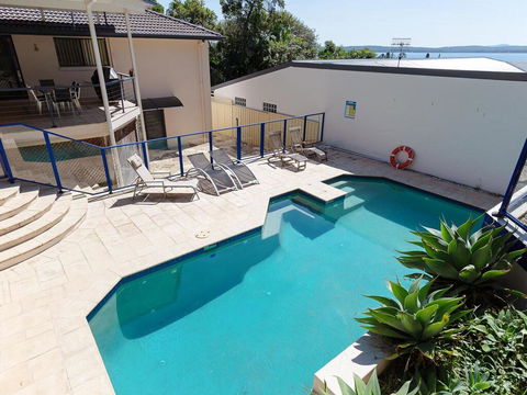 Kallaroo, 3 Kallaroo Street- Great House With Views, Pool, WIFI And Aircon - Stays Accommodation 0