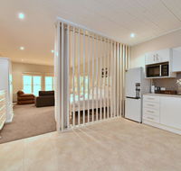 King I - you can honestly walk to Bimbadgen and Hope Estate concerts - Stayed