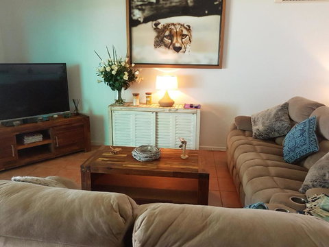 King Reef Beach House - Stays Accommodation 1