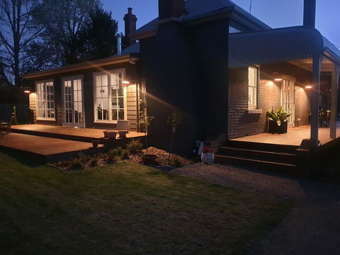 Kings Cottage Uralla - Stays Accommodation 2