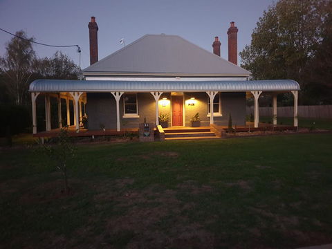 Kings Cottage Uralla - Stays Accommodation 0