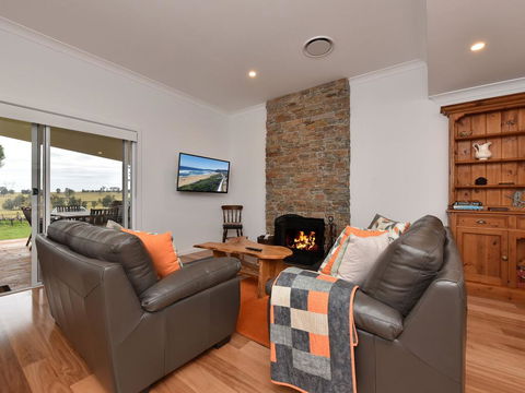 Kinloch Cottage Renovated To New On Daisy Hill Vineyard - Stayed 3