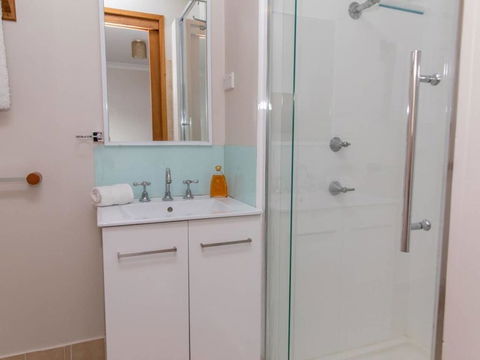 Kookas Nest - Waterfront Home, Tranquil Setting - Stays Accommodation 1