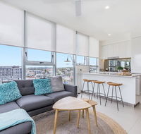 KOZYGURU NEWSTEAD DESIGNER 2 BED APT FREE PARKING POOL  GYM QNE088 - Stays Accommodation