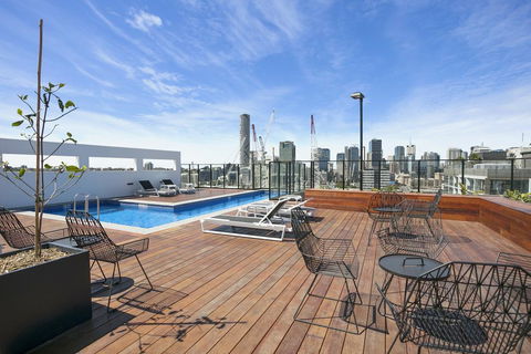 KOZYGURU SOUTH BRISBANE CITY VIEW 2 BED APT+ FREE PARKING QSB027-708 - Stayed 2