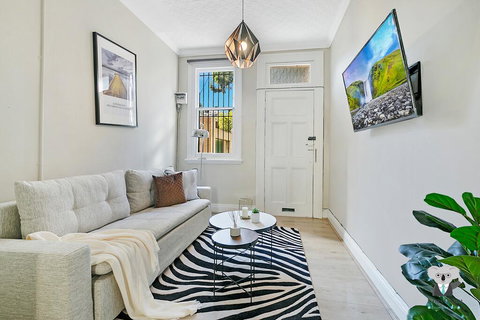 KOZYGURU SYDNEY CBD DARLINGHURST SPLIT LEVEL 2 BEDROOM TOWNHOUSE NDA023 - Stays Accommodation 0