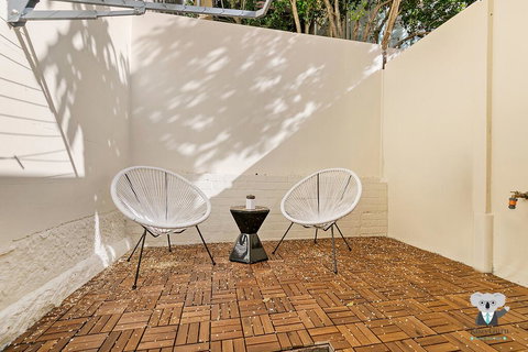 KOZYGURU SYDNEY CBD DARLINGHURST SPLIT LEVEL 2 BEDROOM TOWNHOUSE NDA023 - Stays Accommodation 1