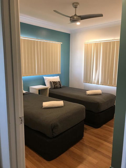 Kurrimine Beach Huts - Stays Accommodation 3