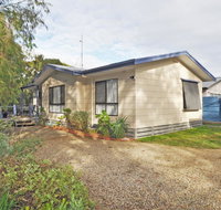 KYEEMA - FREE WIFI  NETFLIX - PET FRIENDLY OUTSIDE ONLY - Stayed