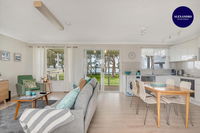 Lake Front Home - Relax  Unwind