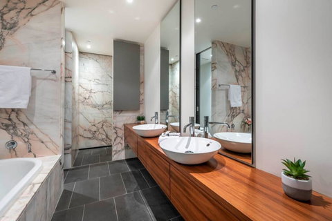 Lake Views, Central CBD Location//FREE WIFI+NETFLIX - Stayed 3