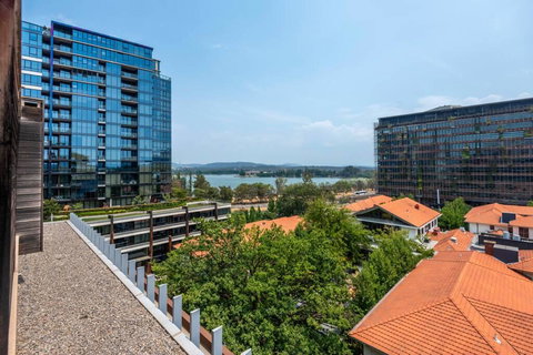 Lake Views, Central CBD Location//FREE WIFI+NETFLIX - Stayed 2