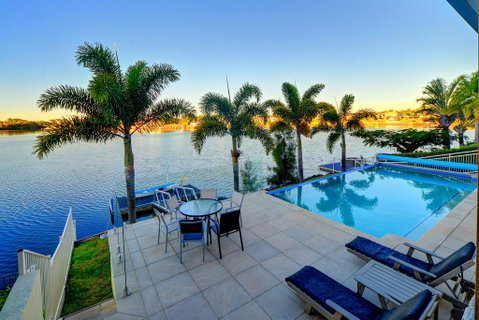 Lakehouse Family Oasis By Getastay - Stayed 1