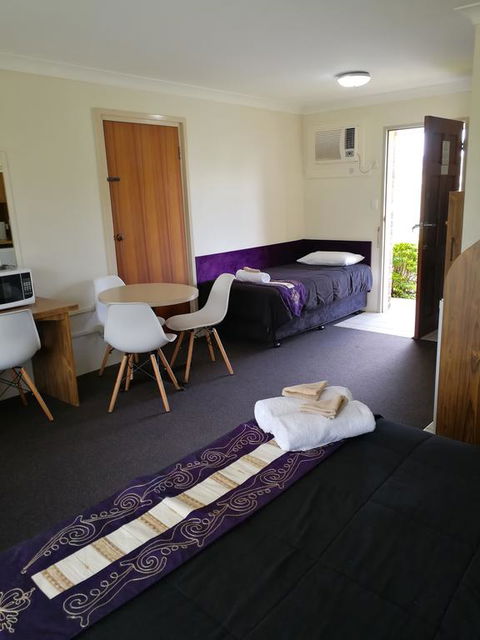 Lakeside Lodge Motel - Stays Accommodation 3