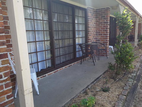 Lakeside Lodge Motel - Stays Accommodation 2