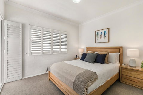 Large And Airy Unit In Quiet Riverside Suburb - Stayed 3