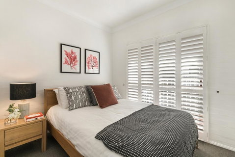 Large And Airy Unit In Quiet Riverside Suburb - Stayed 2