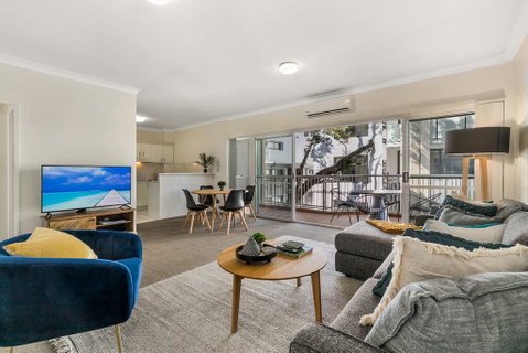 Large And Airy Unit In Quiet Riverside Suburb - Stayed 0