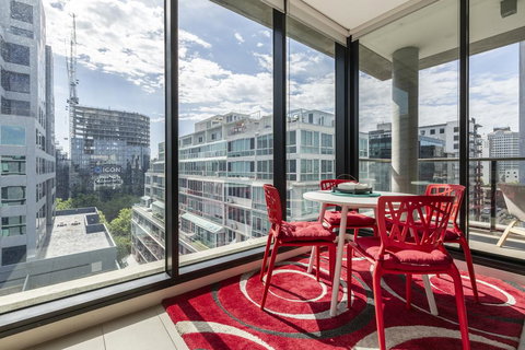 LIGHT, AIRY, SPACIOUS QUEENS ROAD APARTMENT - Stayed 1