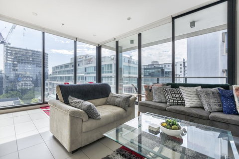 LIGHT, AIRY, SPACIOUS QUEENS ROAD APARTMENT - Stayed 0