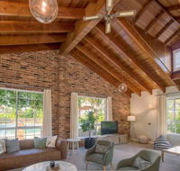 Luxurious Home on 5 Acres Close to CBD - Sleeps 18 - Stayed