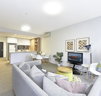 Luxury 1 bedroom  1 study with 1 parking - Stays Accommodation