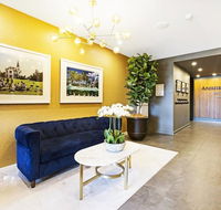 Luxury Apartment Opposite Train Station in Cannon Hill and 17 minutes from the City - Stays Accommodation