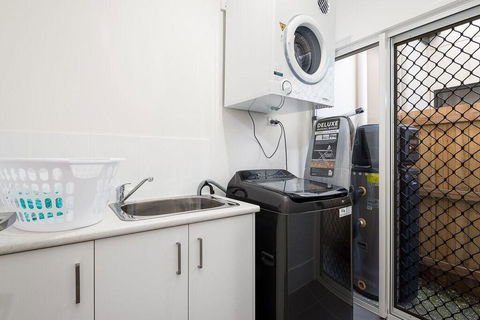 Luxury Home Close To Sleemans, QE2 Hospital & Griffith Uni - Stayed 1