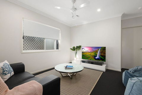 Luxury Home Close To Sleemans, QE2 Hospital & Griffith Uni - Stayed 0