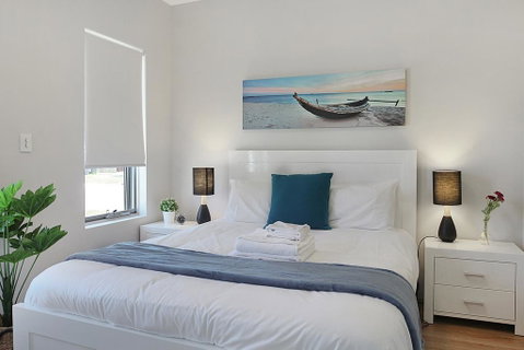 LUXURY HOUSE 10 MIN FROM BEACH WIFI+NETFLIX SLEEP 9 - Stays Accommodation 2