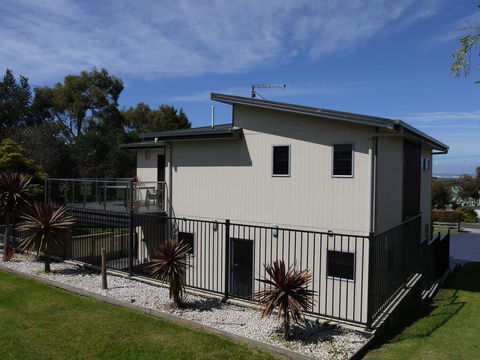 Luxury Near Old Pier Beach - Stays Accommodation 3