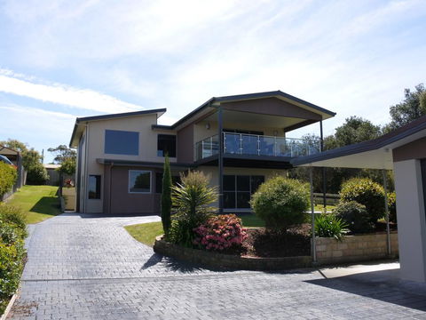 Luxury Near Old Pier Beach - Stays Accommodation 0