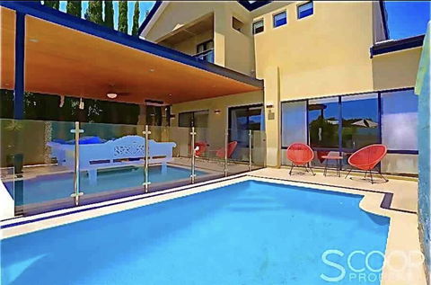 LUXURY VILLA W POOL & SPAS - Stayed 0