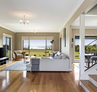 LUXURY WATERFRONT FAMILY HOME-TASMANIA I-L'Abode - Stayed