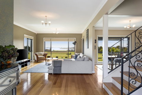 LUXURY WATERFRONT FAMILY HOME-TASMANIA (I)-L'Abode - Stayed 0