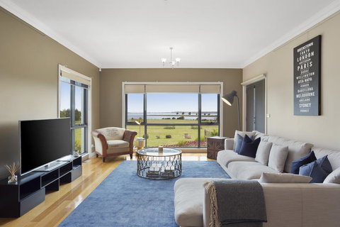 LUXURY WATERFRONT FAMILY HOME-TASMANIA (I)-L'Abode - Stayed 1