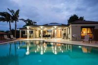 Book Burleigh Waters Accommodation Vacations Stayed Stayed