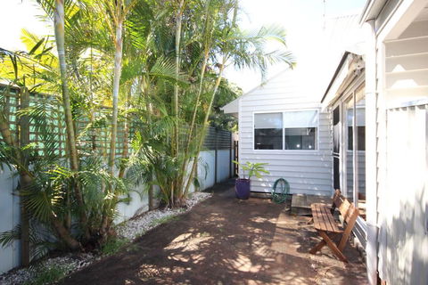 MAGIC BEACH HOUSE - PET FRIENDLY - Stayed 1