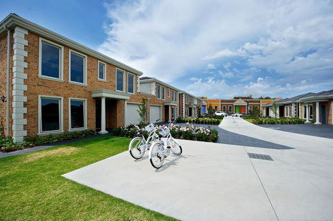 Mansi On Raymond - Stayed 2