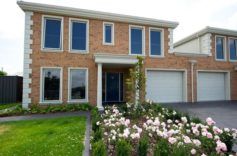 Mansi On Raymond - Stayed 3