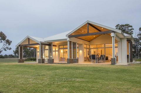 Metricup House - Elegant Country Retreat - Stays Accommodation 0