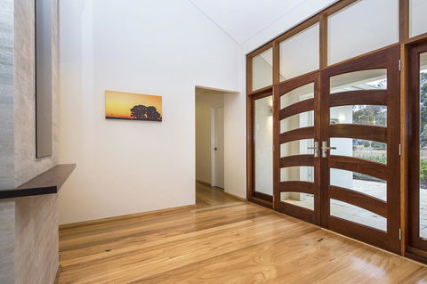 Metricup House - Elegant Country Retreat - Stays Accommodation 3